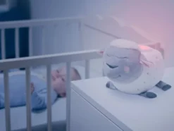 Badabulle Kuscheltier Schaf mit Nachtlicht und Musik