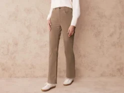 Damen Cordhose, weit und gerade geschnitten