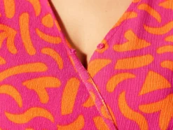 Damen Wickelkleid mit modischer Crinklestruktur