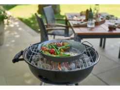 Ø 32 Eisen-Grillpfanne / Ø 28,5 Eisen-Grillpfanne mit perforiertem Boden / Ø 20 Eisen-Grillpfanne mit Servierbrett