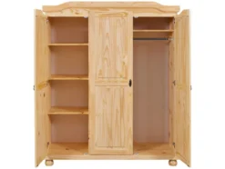 Kleiderschrank im Landhausstil, aus lackiertem Massivholz