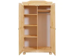 Kleiderschrank im Landhausstil, aus lackiertem Massivholz