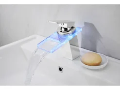 LED-Waschtischarmatur, mit Wasserfall-Auslauf