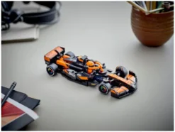 77251 McLaren F1® Team MCL38 Rennauto