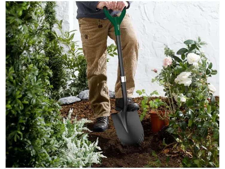 Spaten mit Wurzelsäge / Schaufel mit Wellenschliff