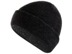 Strickmütze mit reflektierenden Deko-Elementen
