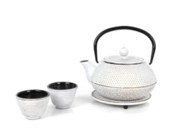 Teeservice aus Gusseisen