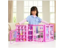Traumkleiderschrank mit Puppe