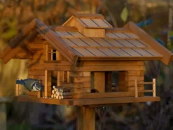 Vogelfutterhaus »Tirol«, inkl. Standfuß, H 117 cm, aus Holz